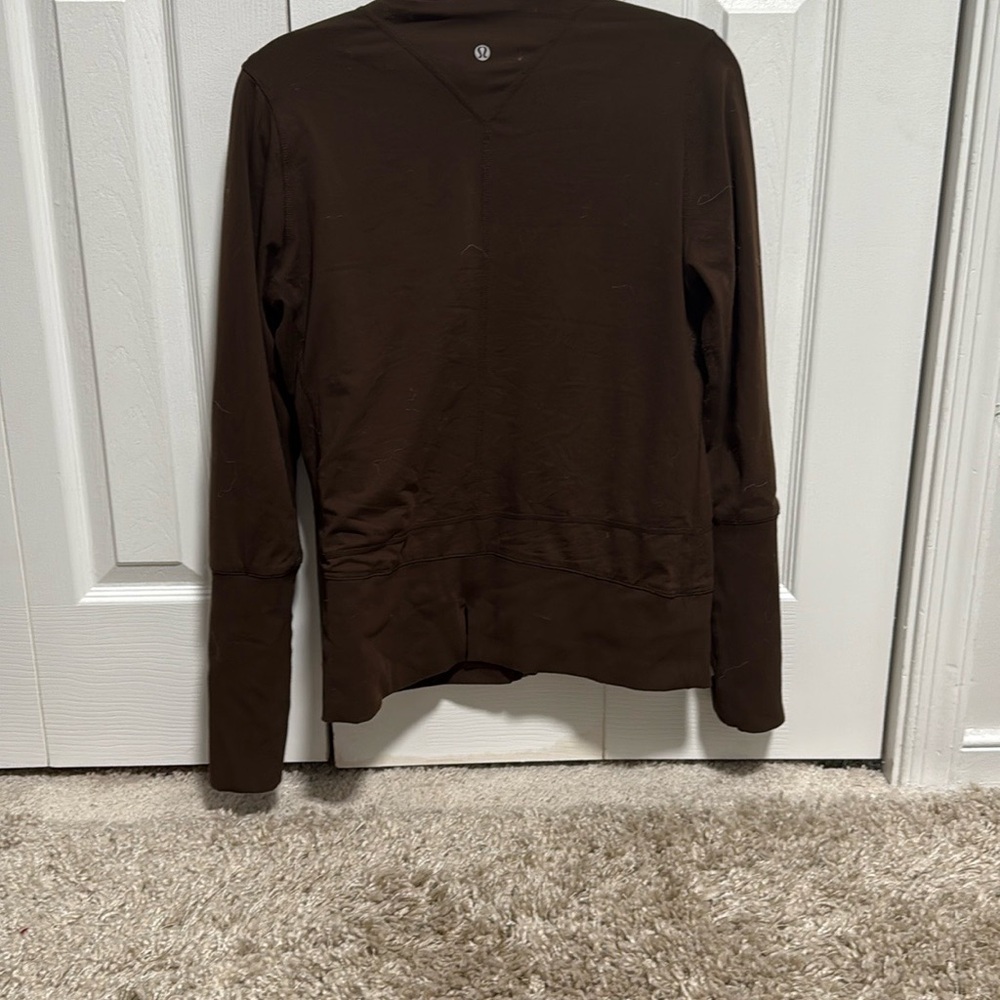 Lightweight Brown Jacket For Versatile Styling - image 4